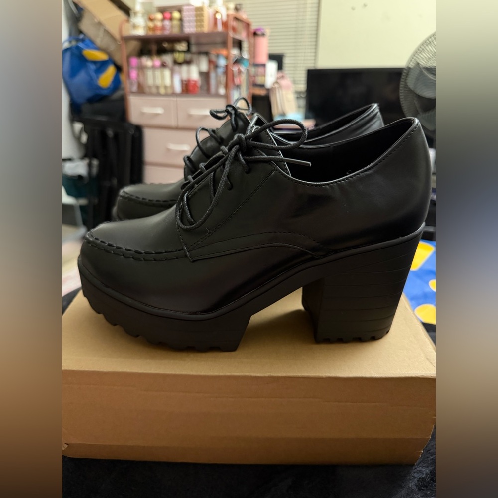 Smodem Black Platform Oxford Pumps Chunky Heel US 10 EU 43 New